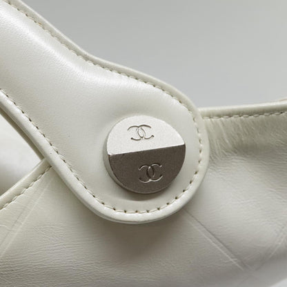 CHANEL Matelasse Hand Bag Leather White CC bs18834