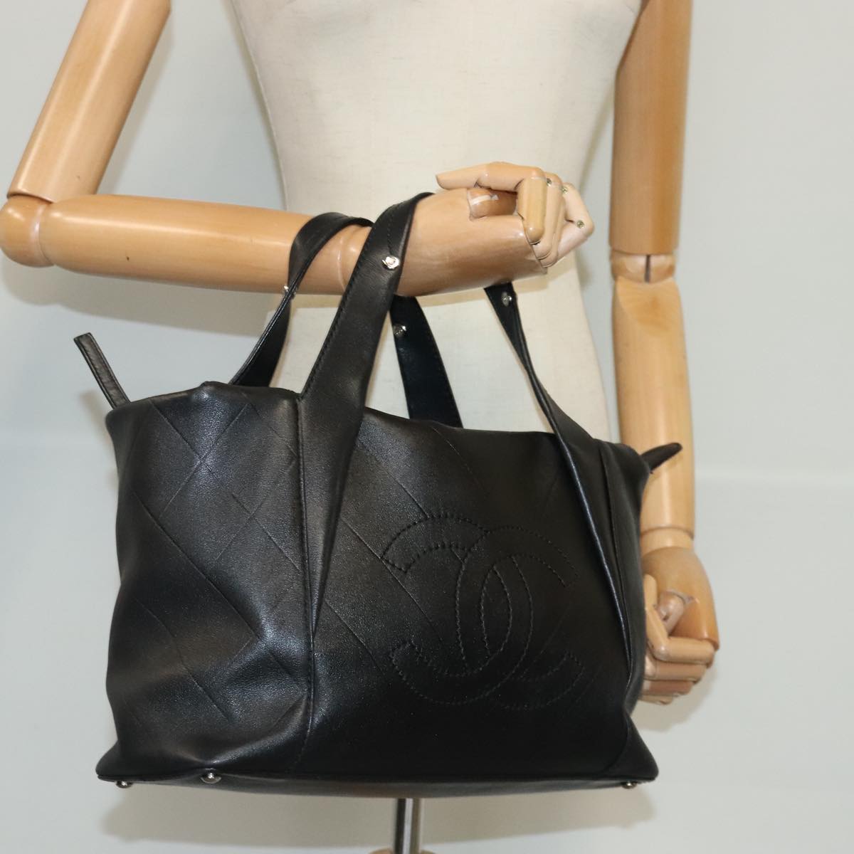 CHANEL V stitch Hand Bag Leather Black Silver CC bs19168
