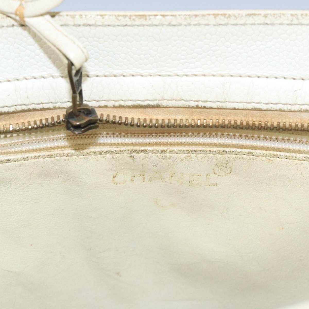 CHANEL Shoulder Bag Caviar Skin White CC bs19618