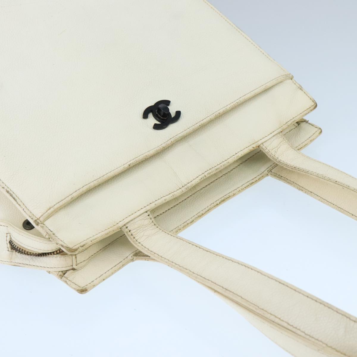 CHANEL Shoulder Bag Caviar Skin White CC bs19618