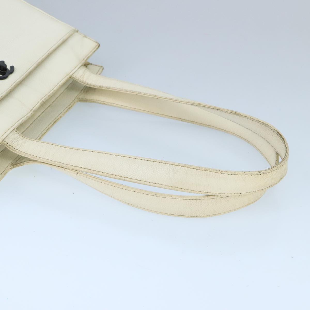 CHANEL Shoulder Bag Caviar Skin White CC bs19618