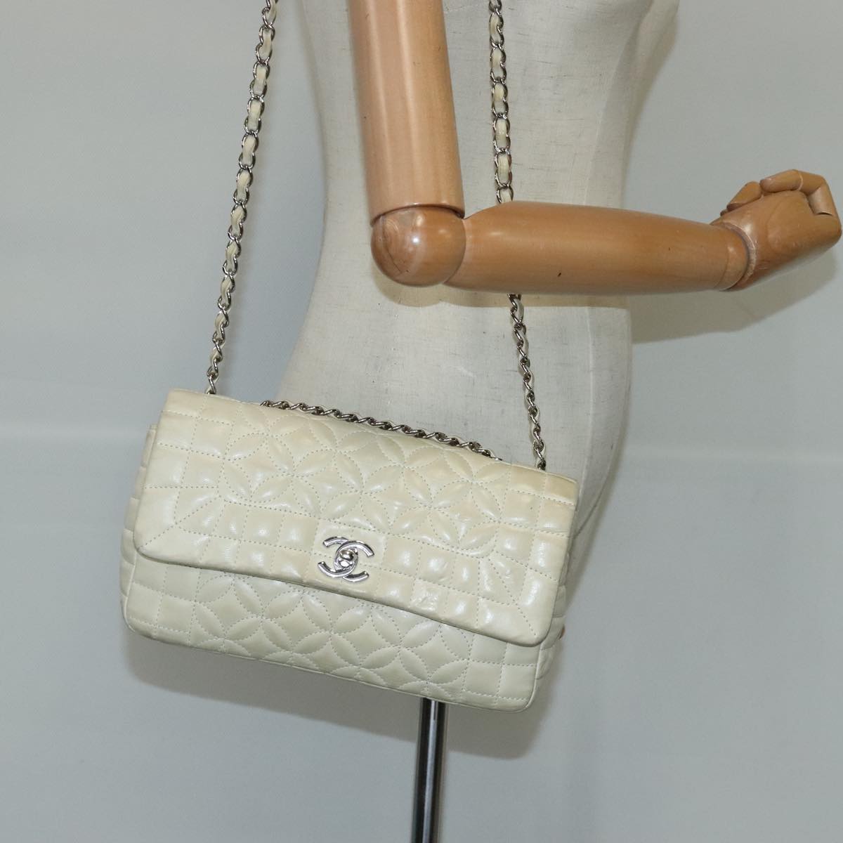 CHANEL Chain Flower Stitch Shoulder Bag Lamb Skin Beige Silver CC bs19654