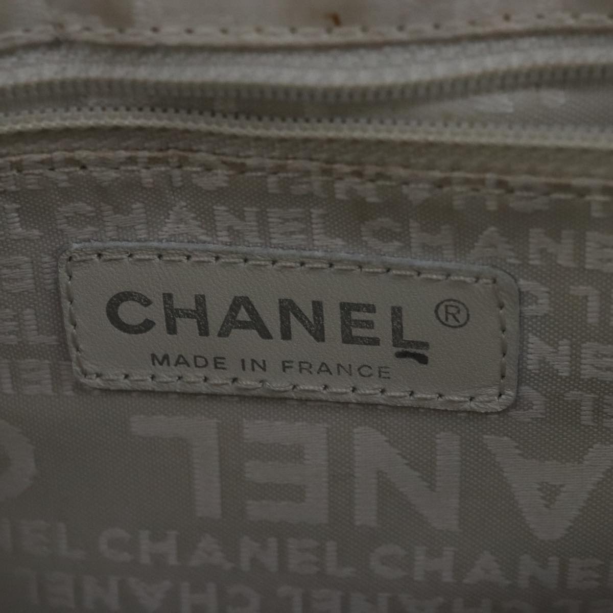 CHANEL Matelasse Chain Shoulder Bag Caviar Skin White CC bs20238