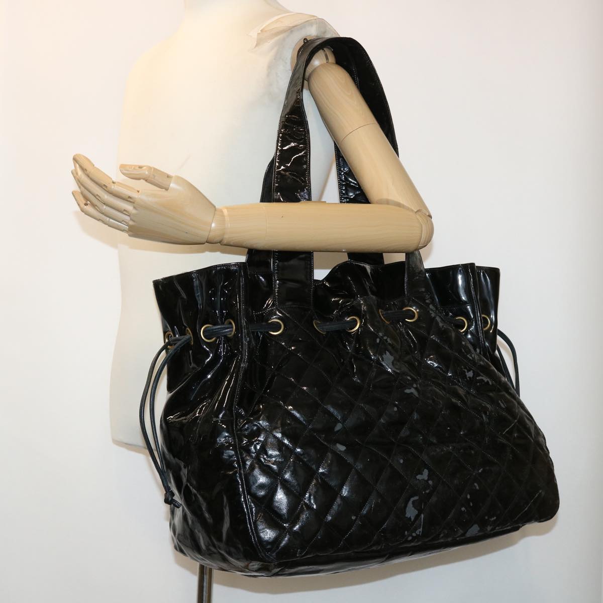 CHANEL Shoulder Bag Patent leather Black CC bs6675