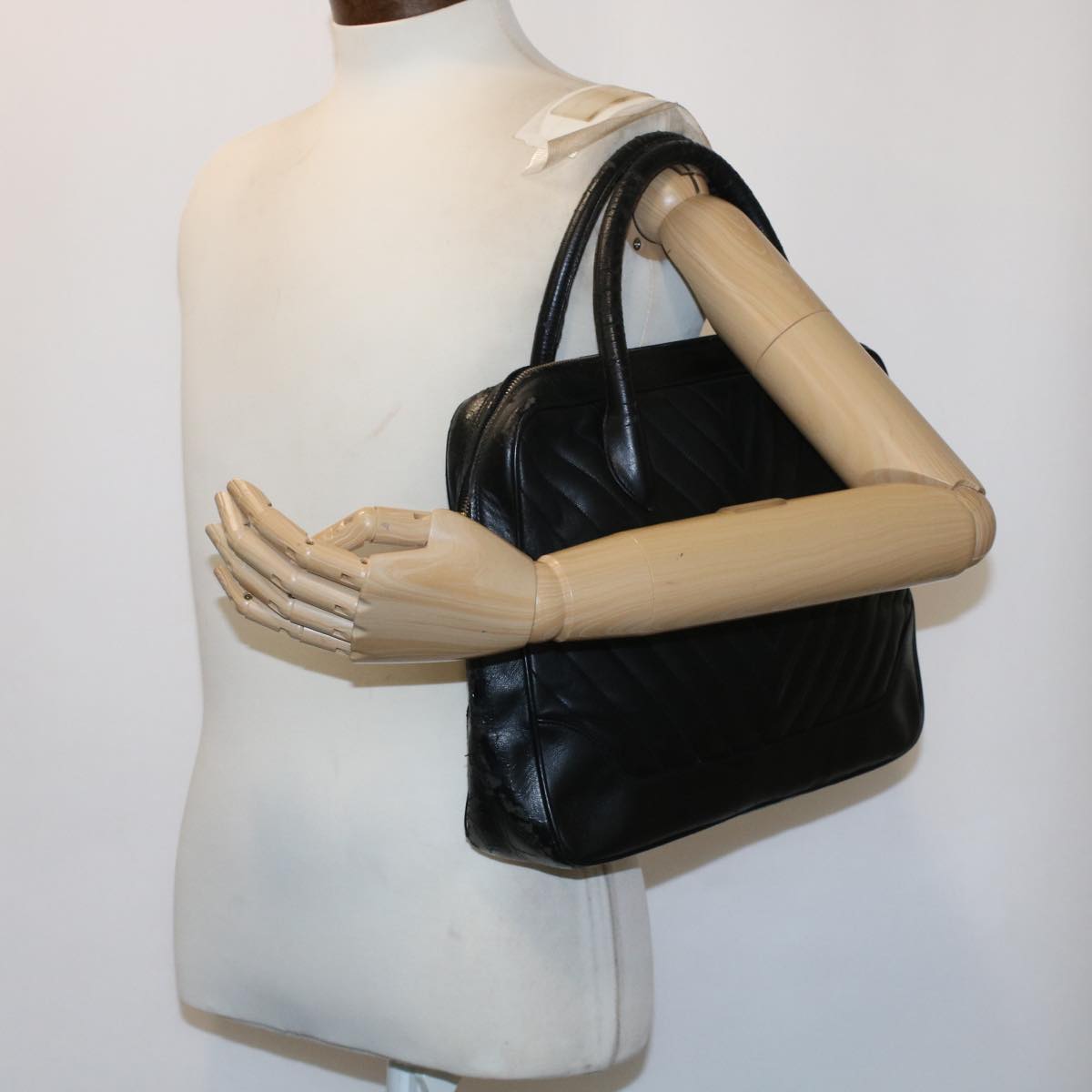 CHANEL V Stitch Hand Bag Leather Black CC bs7027