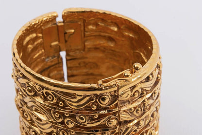 Bracelet manchette dore Chanel 1980s