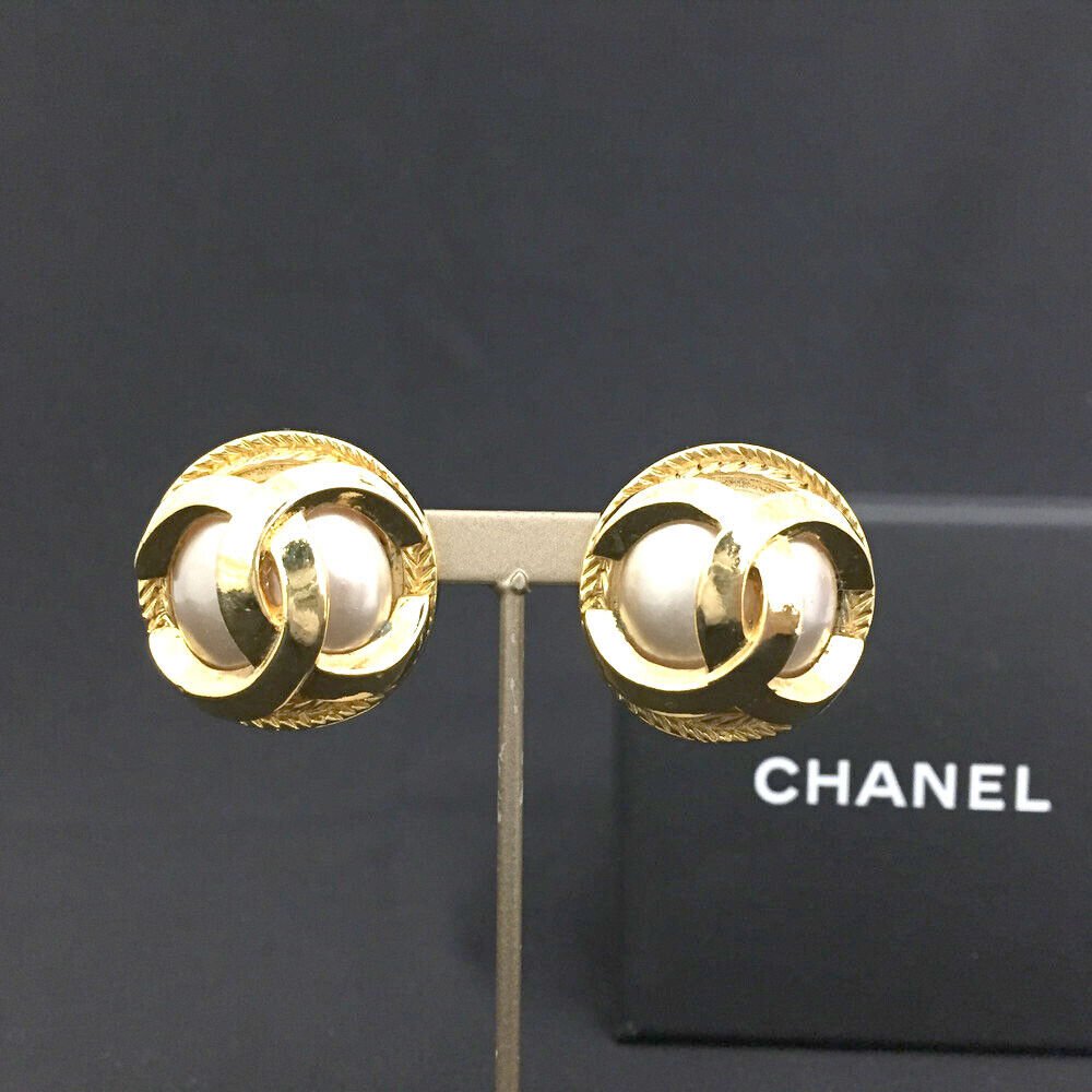 CHANEL CC Logo Gold Tone Pearl Earrings