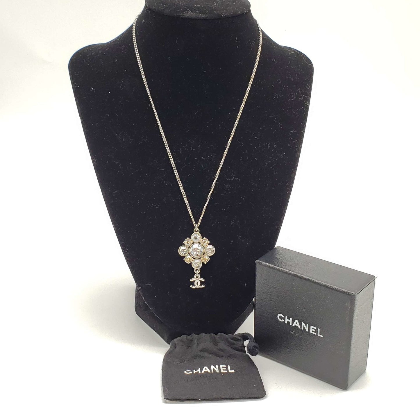CHANEL CC with stone Necklace Silver Color