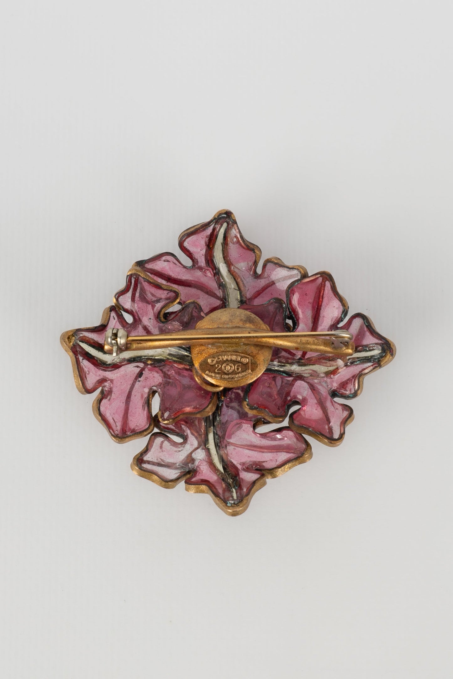 Broche en pte de verre Chanel 1990s