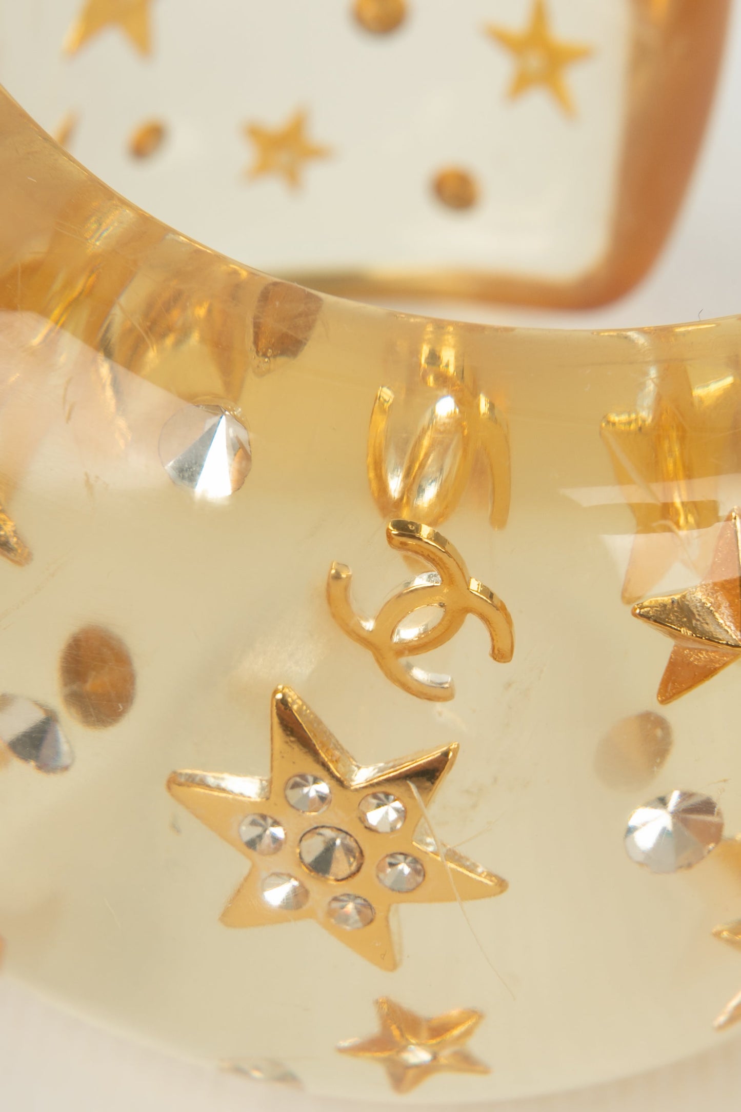 Bracelet manchette en lucite Chanel