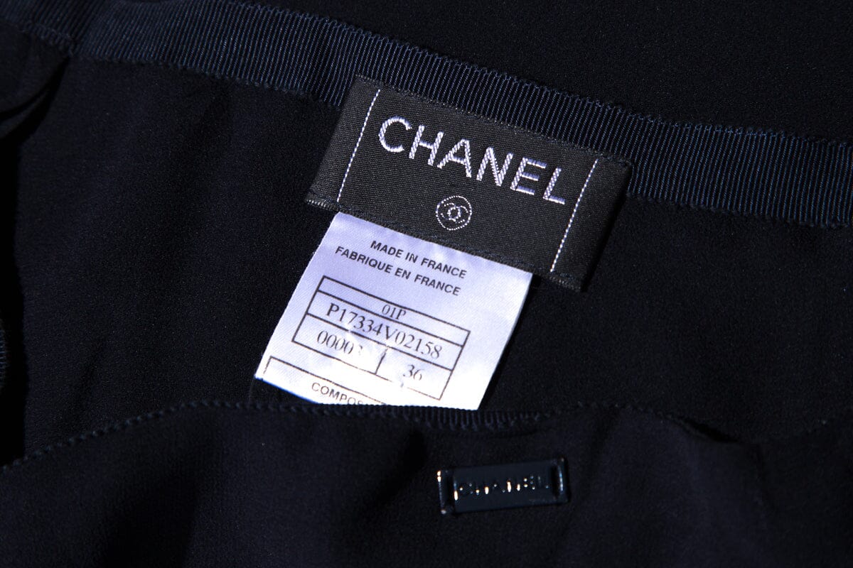 Chanel  '01 Navy Ruffle Hem Skirt SZ 36