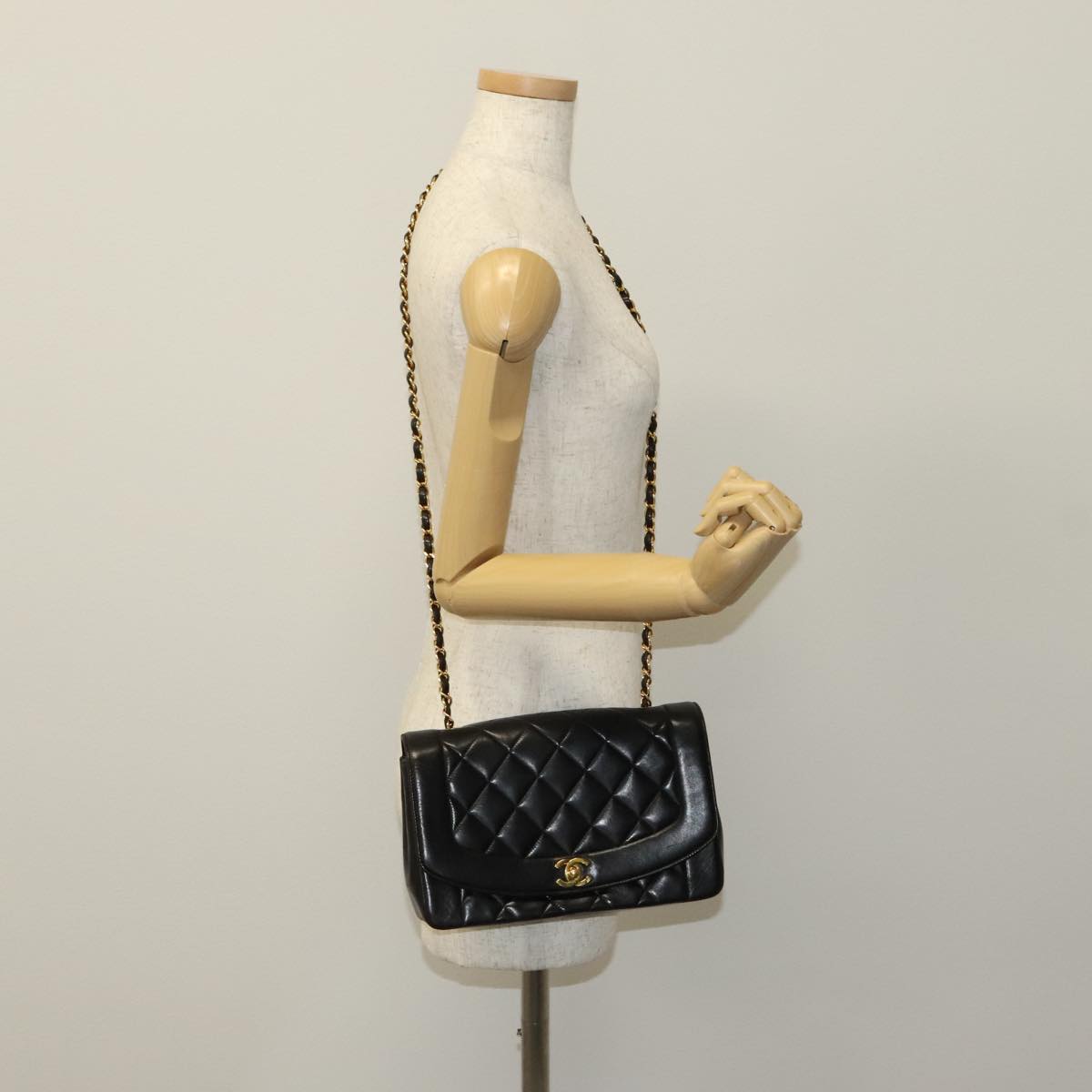 CHANEL Matelasse Chain Diana Shoulder Bag Lamb Skin Black Gold CC ep7163A