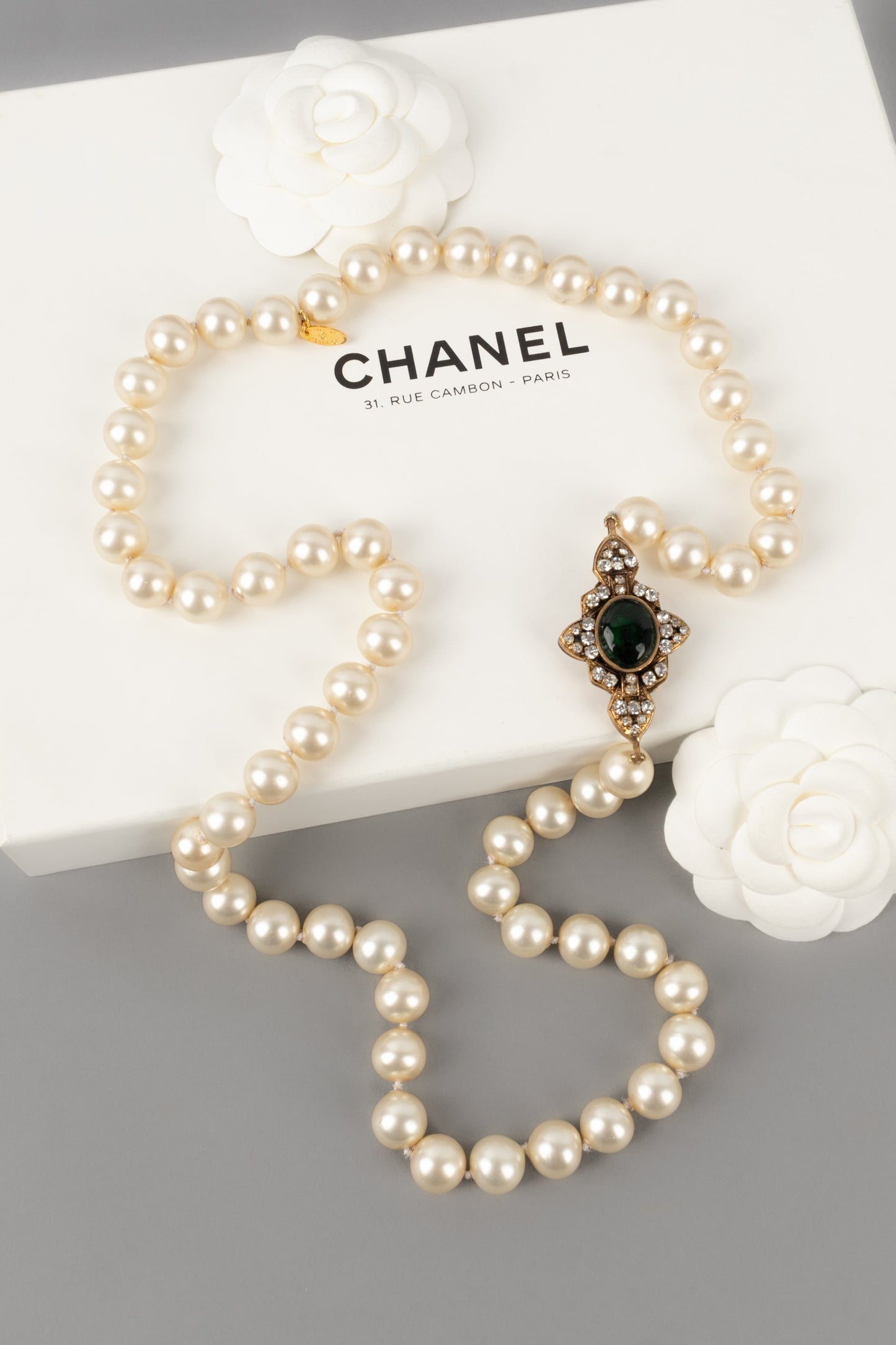 Collier de perles Chanel 1980's