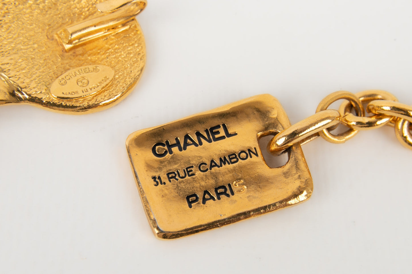Collier court en mtal dor Chanel