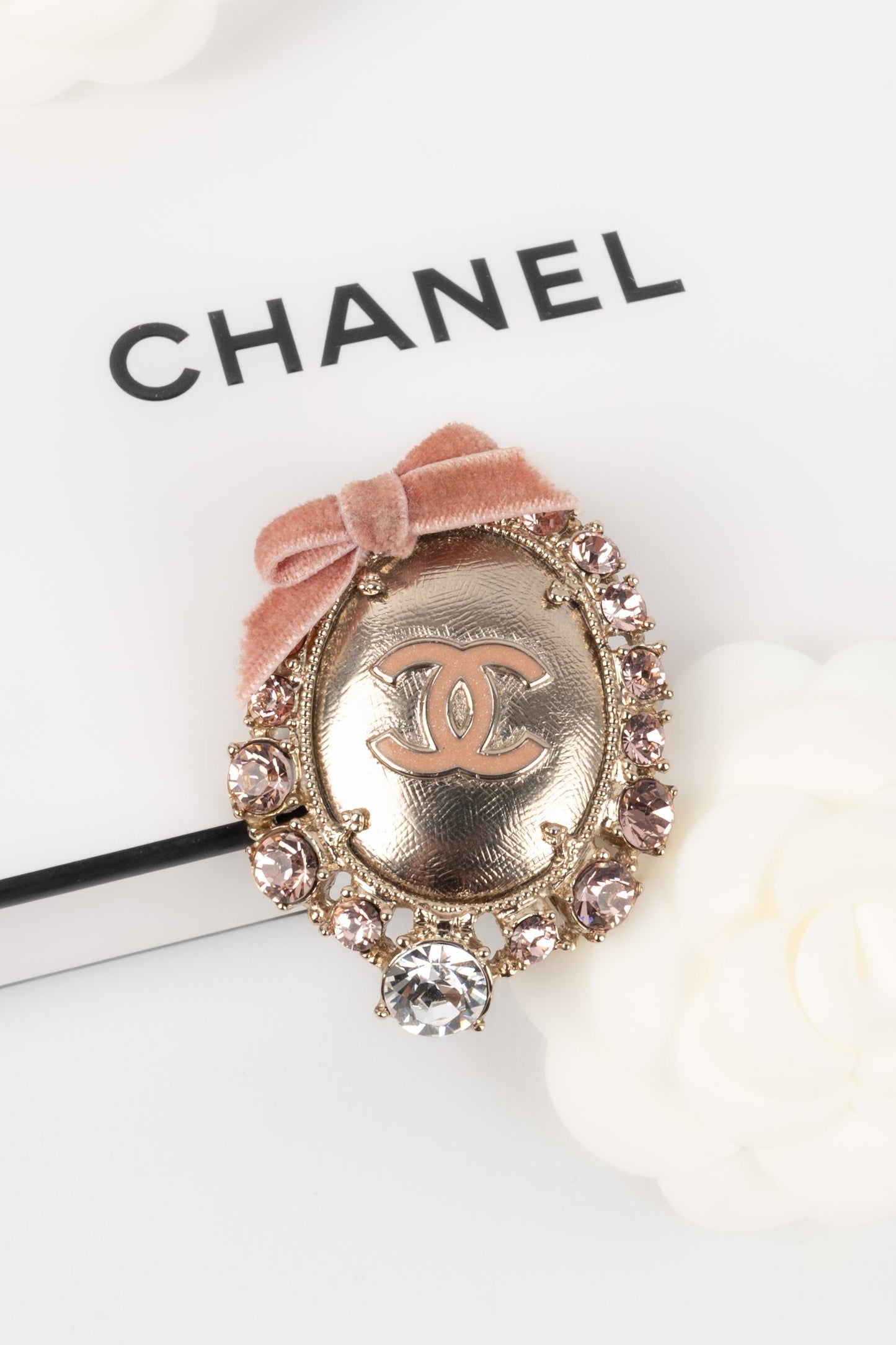 Broche mdaillon Chanel