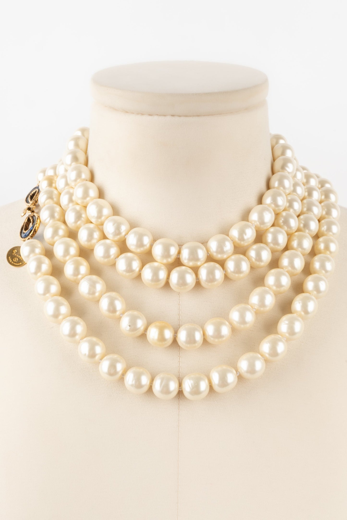 Collier / sautoir de perles nacres Chanel