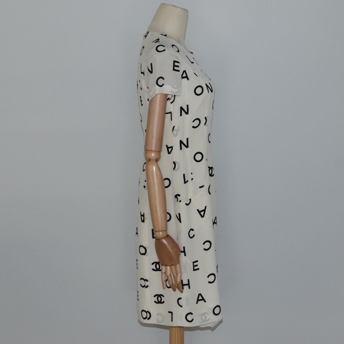 CHANEL One Piece Silk White CC FF0439