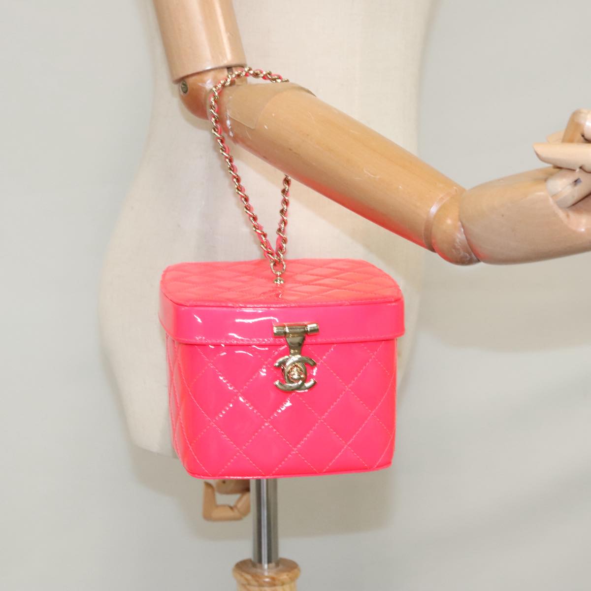 CHANEL Vanity Cosmetic Pouch Enamel Pink CC FF4627A