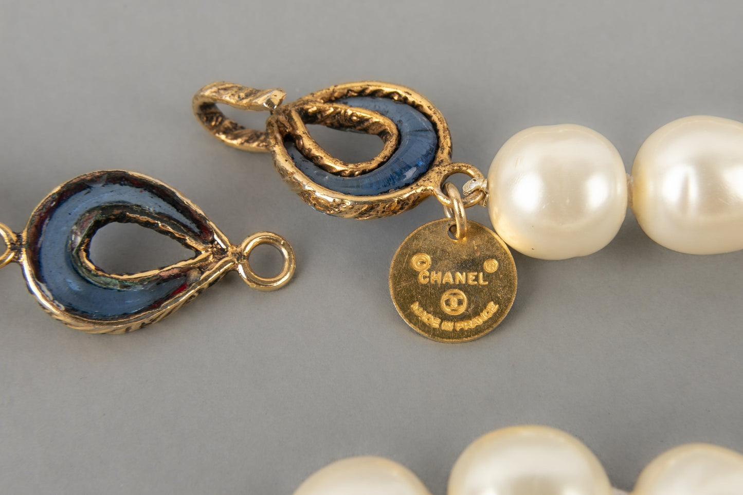 Collier / sautoir de perles nacres Chanel