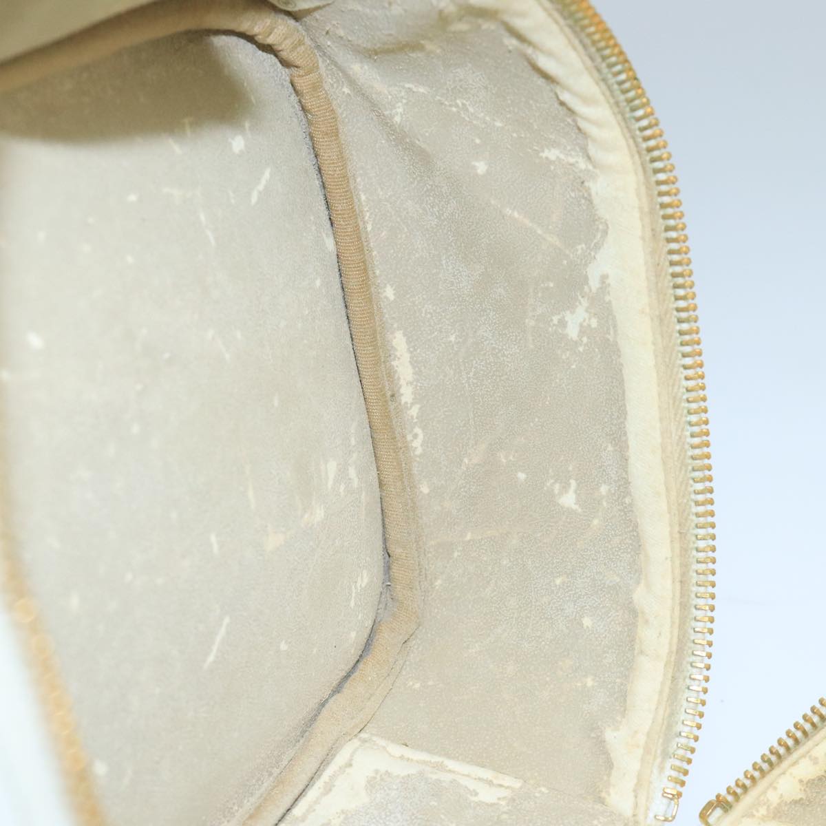 CHANEL Vanity Pouch Caviar Skin White Gold CC fm4190