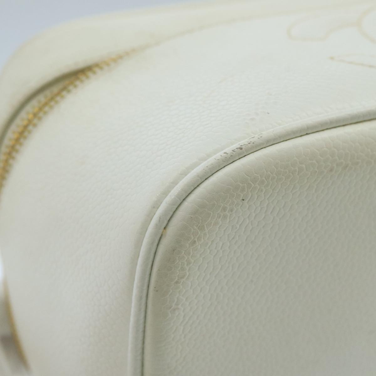 CHANEL Vanity Pouch Caviar Skin White Gold CC fm4190