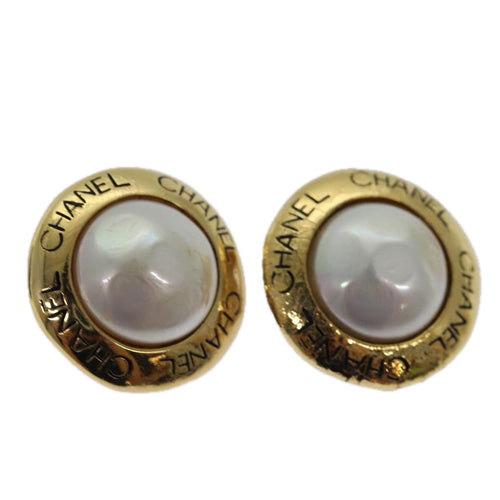 CHANEL Pearl Earring metal Gold CC hk1468