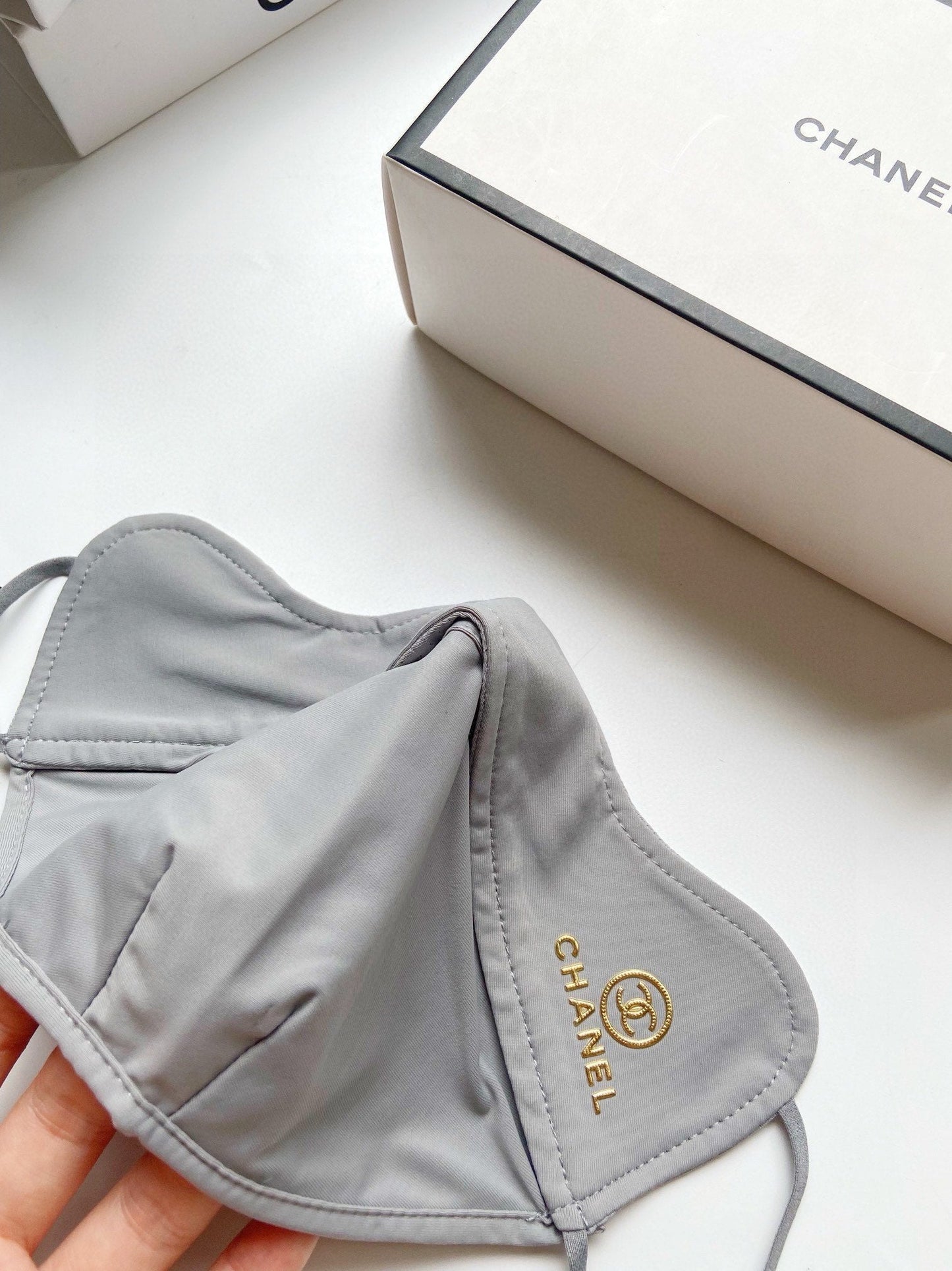 CHANEL SUNSCREEN MASK 189471 (1 BOX)