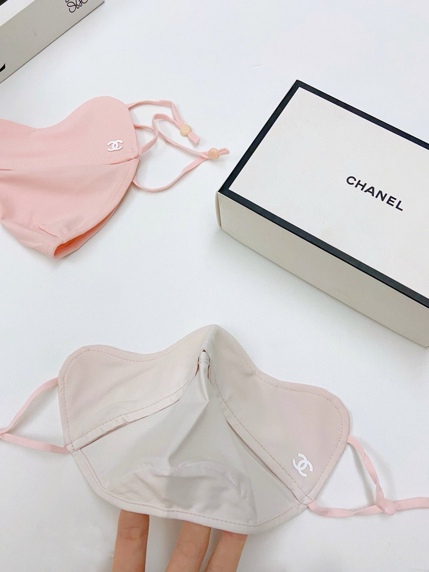 CHANEL SUNSCREEN MASK 189472 (1 BOX)