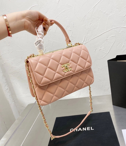 Chanel Leather woman handbag
