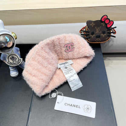 CHANEL BEANIE HAT IN LIGHT PINK WOOL 413329