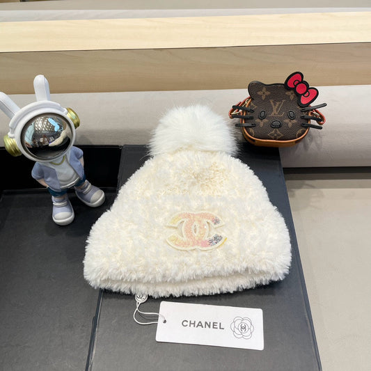 CHANEL BEANIE HAT IN WHITE SOLF FLEECE 419714