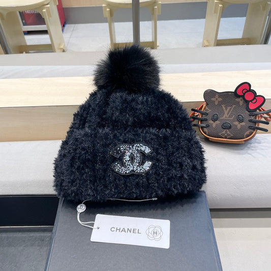 CHANEL BEANIE HAT IN BLACK SOLF FLEECE 419715