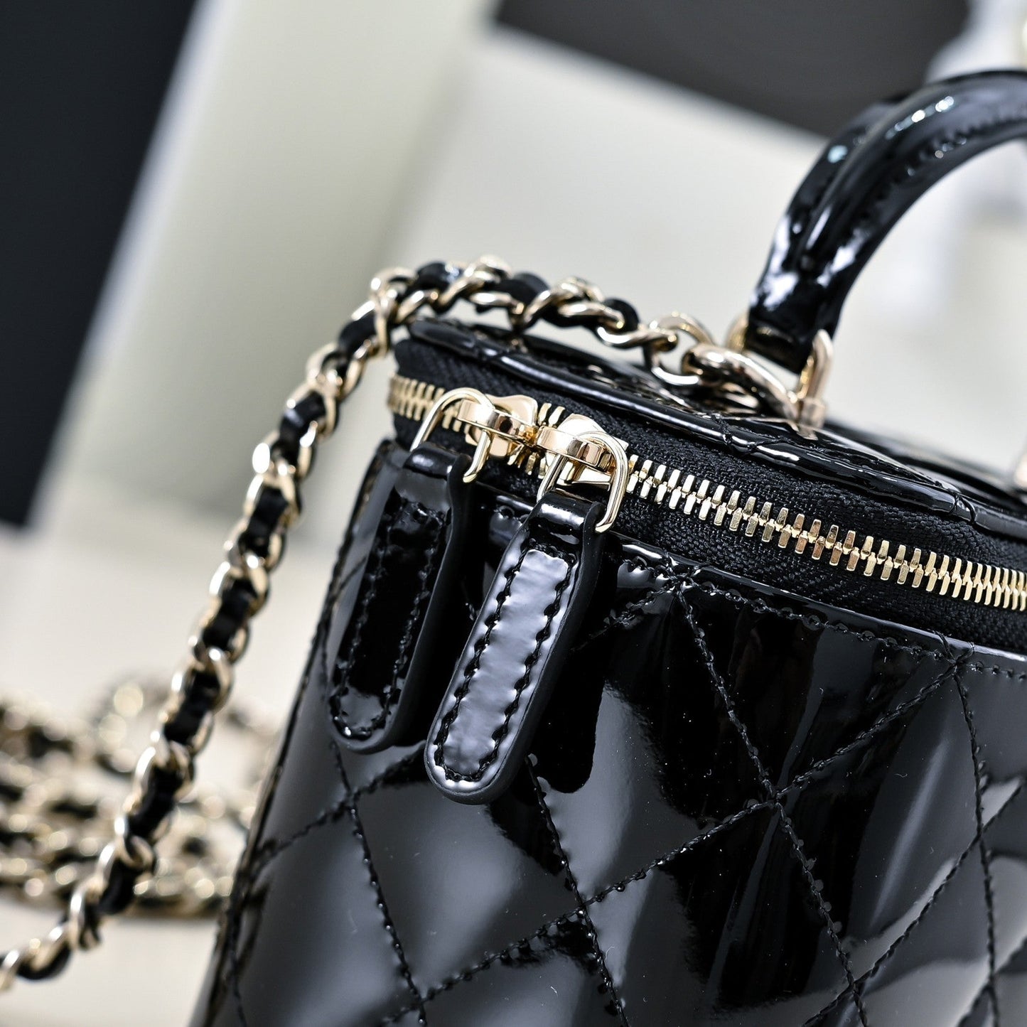 CHANEL 24P Vanity Top Handle 16.5cm Black Patent Calfskin Light Gold Hardware