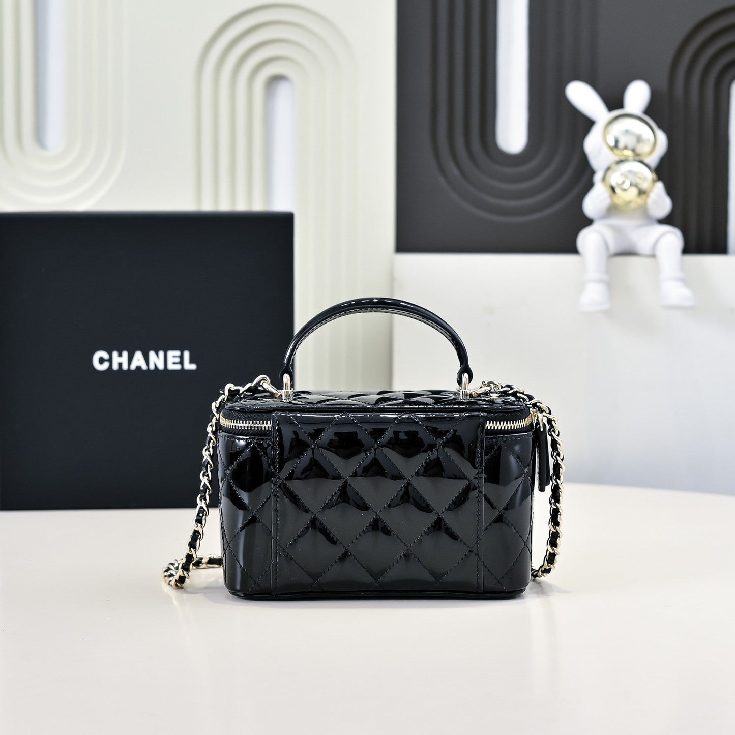 CHANEL 24P Vanity Top Handle 16.5cm Black Patent Calfskin Light Gold Hardware