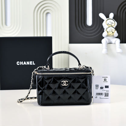 CHANEL 24P Vanity Top Handle 16.5cm Black Patent Calfskin Light Gold Hardware