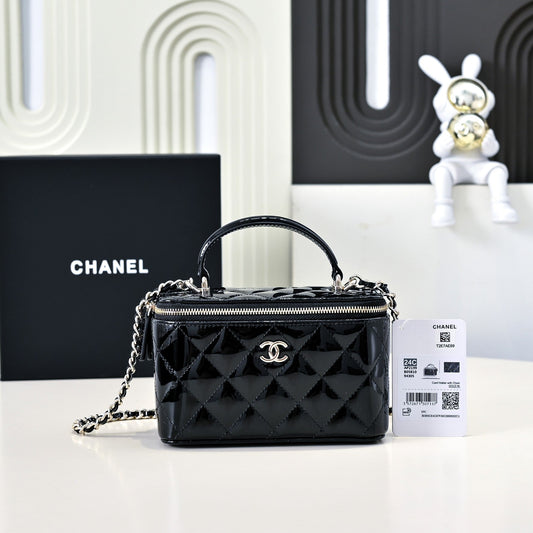 CHANEL 24P Vanity Top Handle 16.5cm Black Patent Calfskin Light Gold Hardware