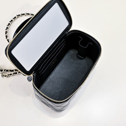 CHANEL 24P Vanity Top Handle 16.5cm Black Patent Calfskin Light Gold Hardware