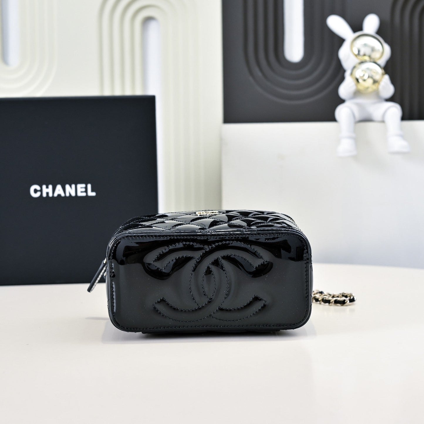 CHANEL 24P Vanity Top Handle 16.5cm Black Patent Calfskin Light Gold Hardware