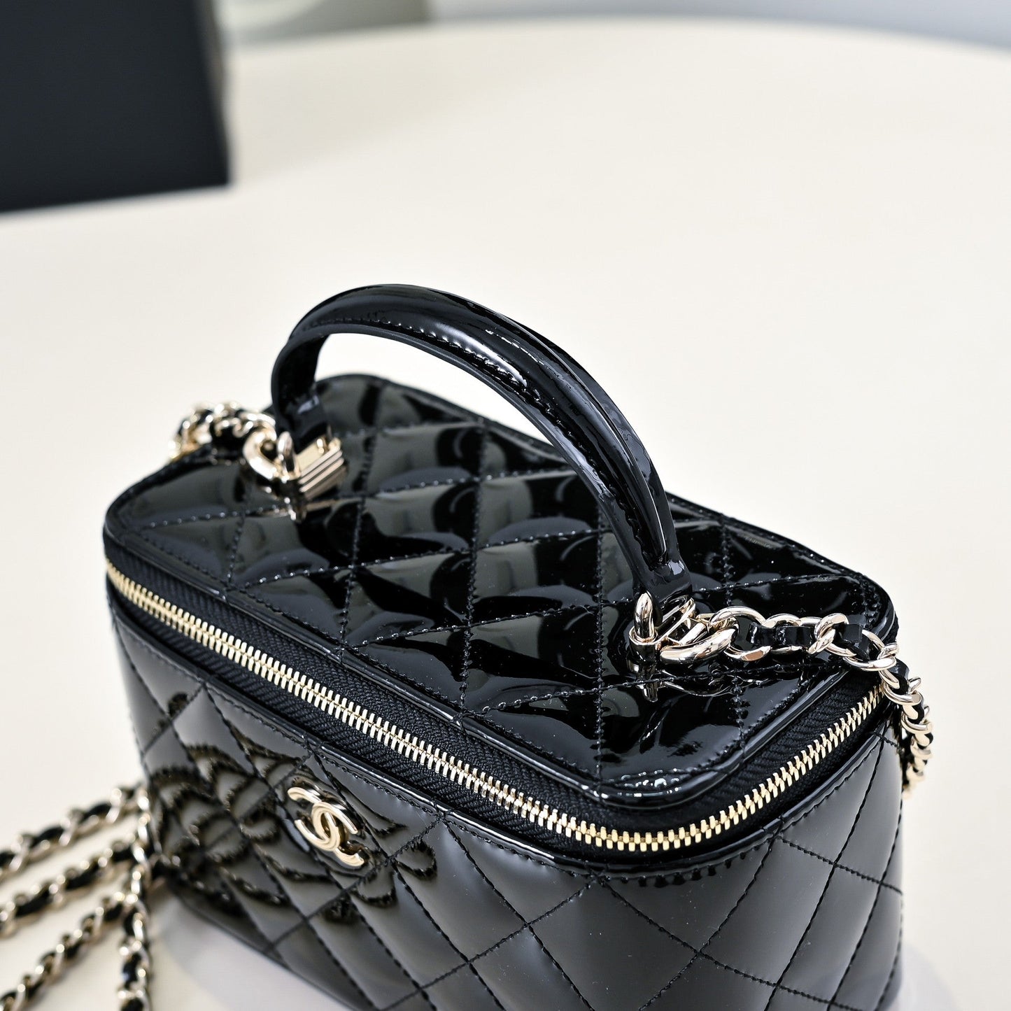 CHANEL 24P Vanity Top Handle 16.5cm Black Patent Calfskin Light Gold Hardware