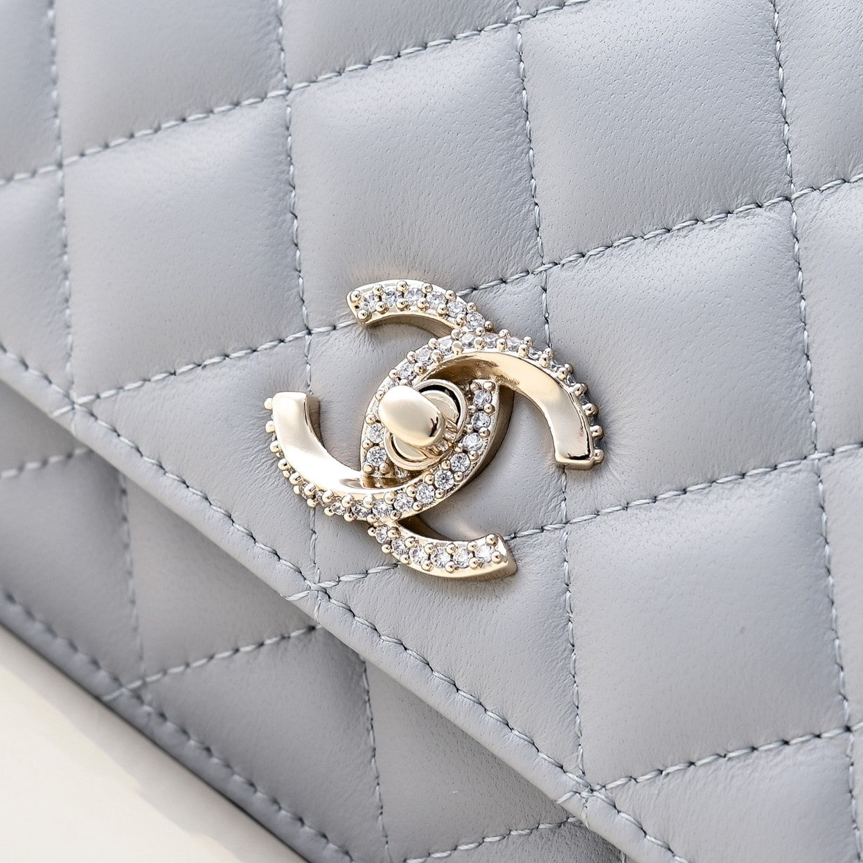CHANEL 24K Woc Top Handle 19cm Light Grey Lambskin Light Gold Hardware