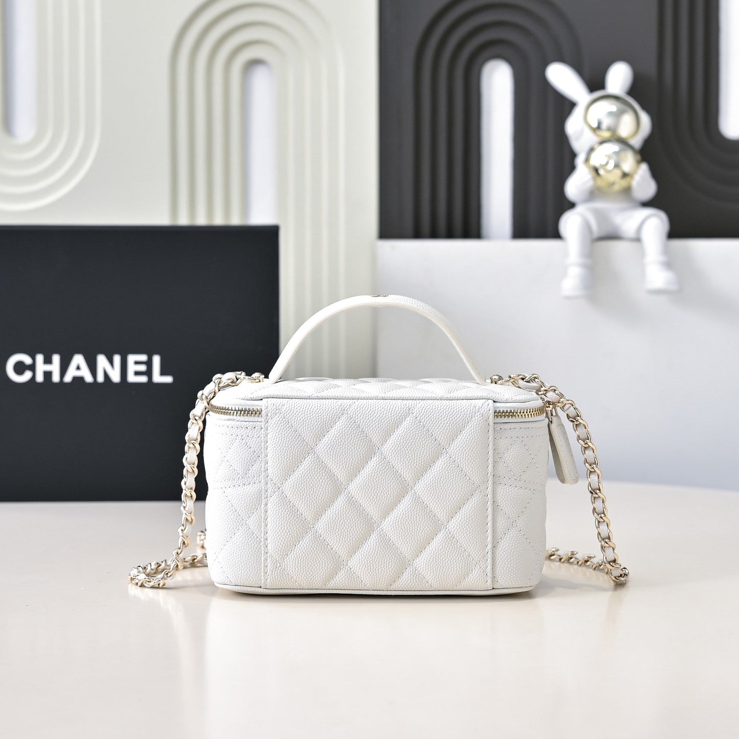 CHANEL 25C Vanity Top Handle 17cm White Grained Calfskin Light Gold Hardware