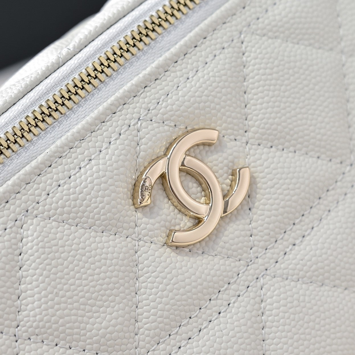 CHANEL 25C Vanity Top Handle 17cm White Grained Calfskin Light Gold Hardware
