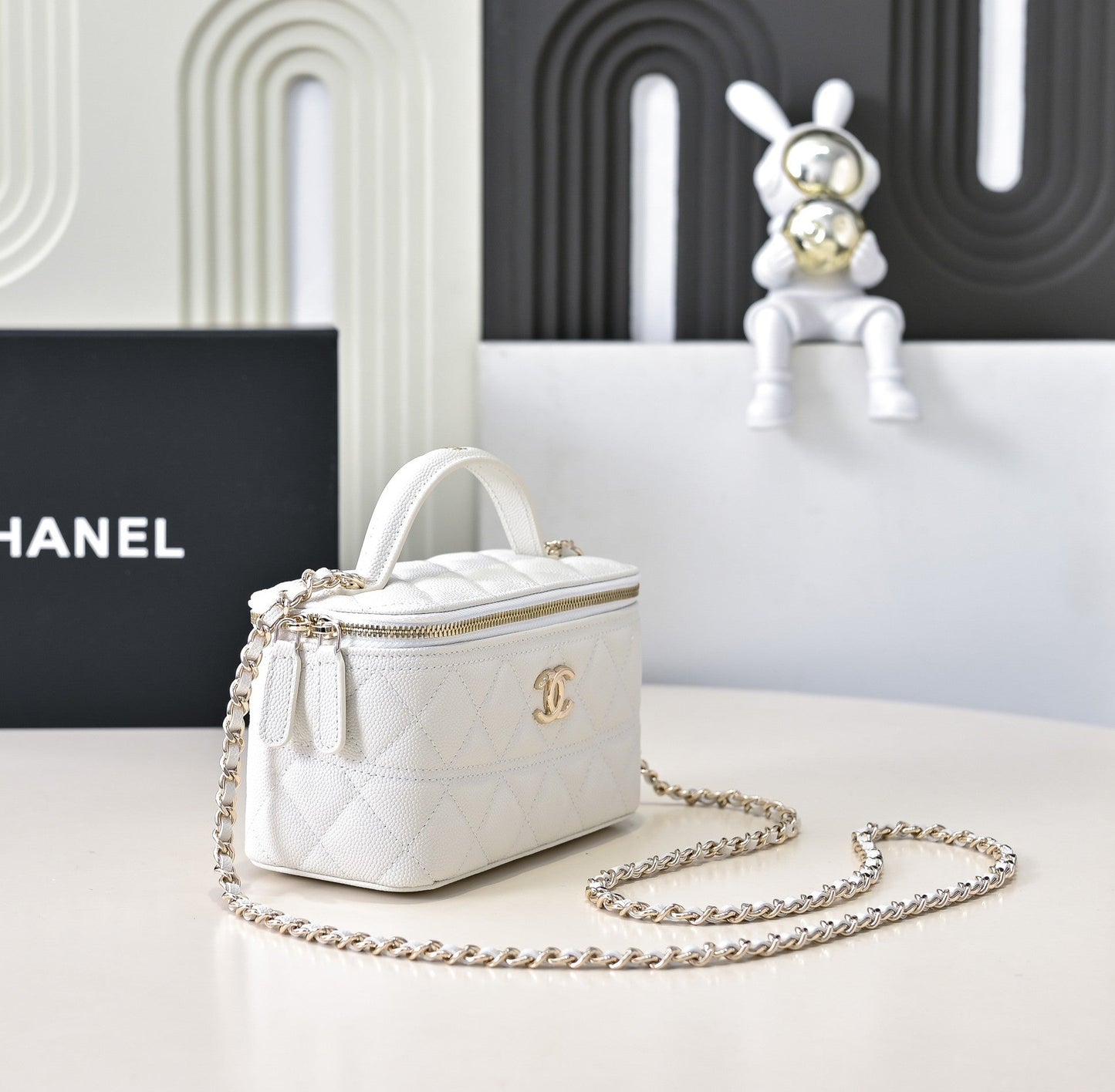 CHANEL 25C Vanity Top Handle 17cm White Grained Calfskin Light Gold Hardware