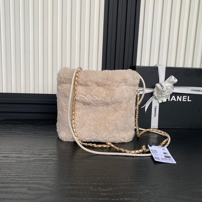 CHANEL 24K Hobo 22 Bag 20cm Beige Wool Fur