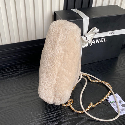 CHANEL 24K Hobo 22 Bag 20cm Beige Wool Fur