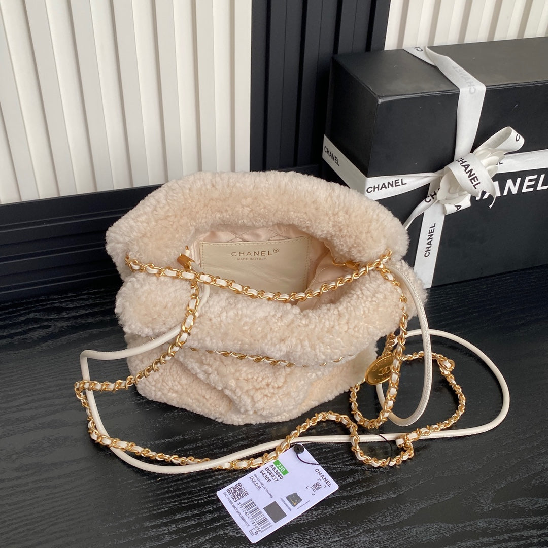 CHANEL 24K Hobo 22 Bag 20cm Beige Wool Fur