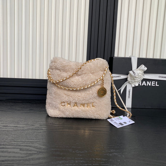 CHANEL 24K Hobo 22 Bag 20cm Beige Wool Fur