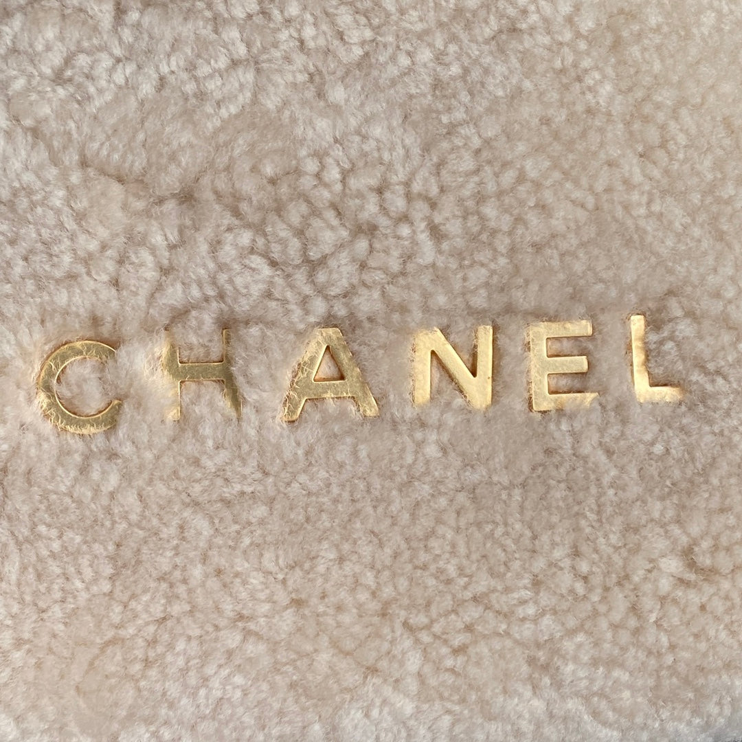 CHANEL 24K Hobo 22 Bag 20cm Beige Wool Fur