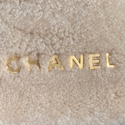 CHANEL 24K Hobo 22 Bag 20cm Beige Wool Fur