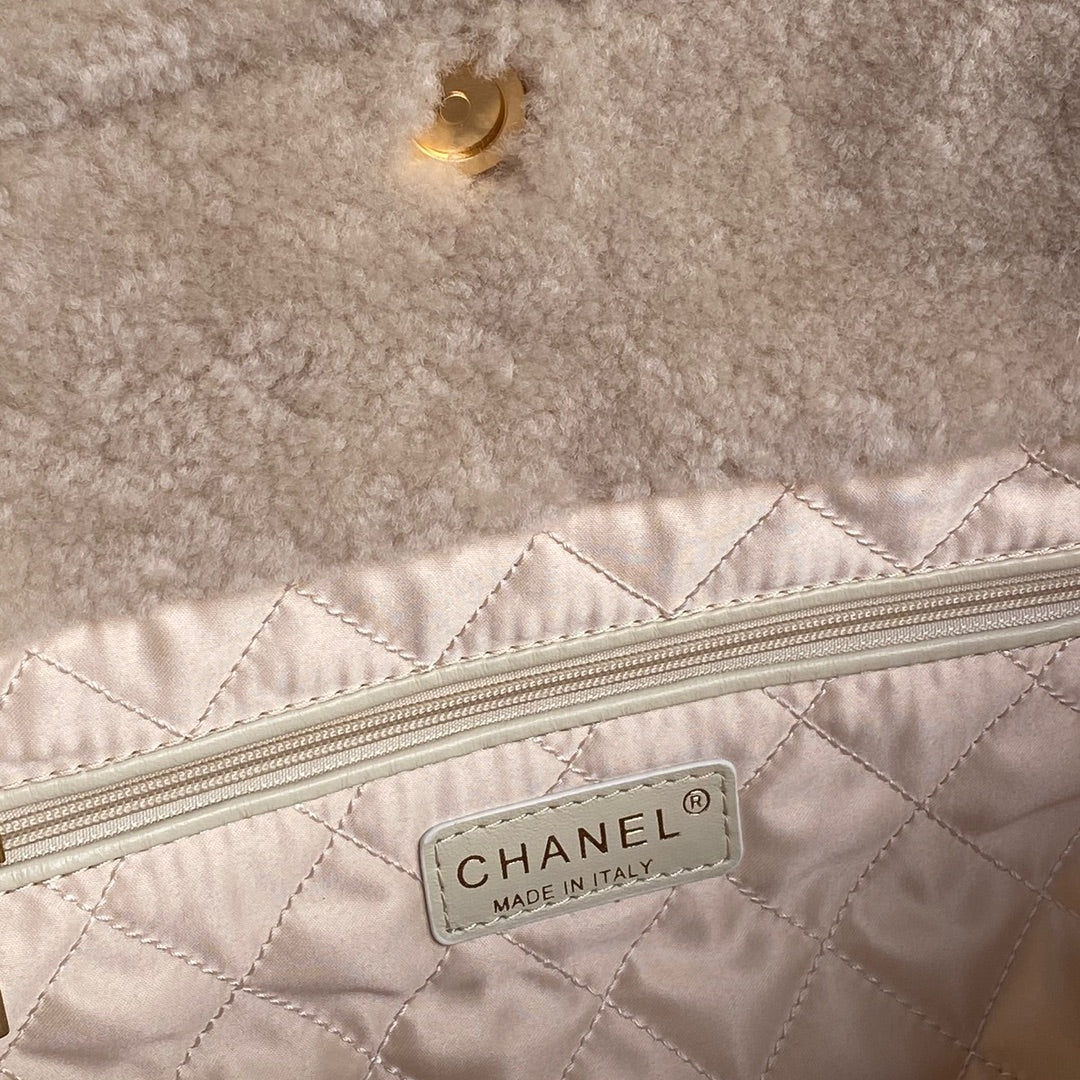 CHANEL 24K Hobo 22 Bag 39cm Beige Wool Fur